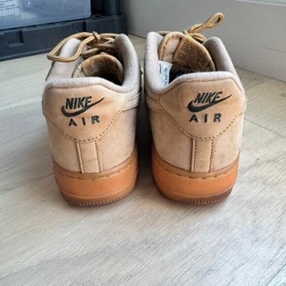 Athletic_Shoes